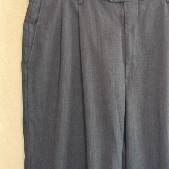 B-266 Men’s Claiborne Gray Pleated Cuffed Dress Pants Size 38x30 - Picture 5 of 14
